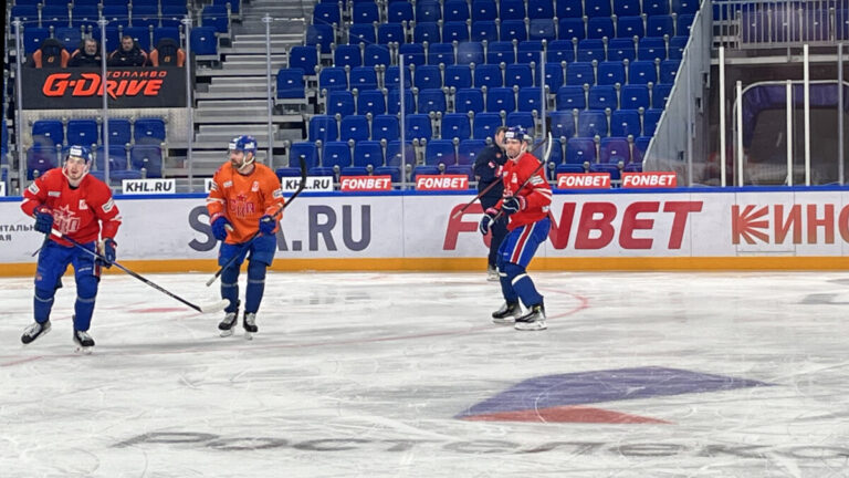 Кузнецов принимает участие в открытой тренировке СКА перед началом первого раунда плей‑офф Кубка Гагарина против «Динамо» Мск